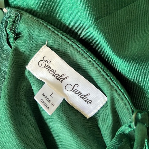 Beautiful Green Dress 💚 - Picture 5 of 5